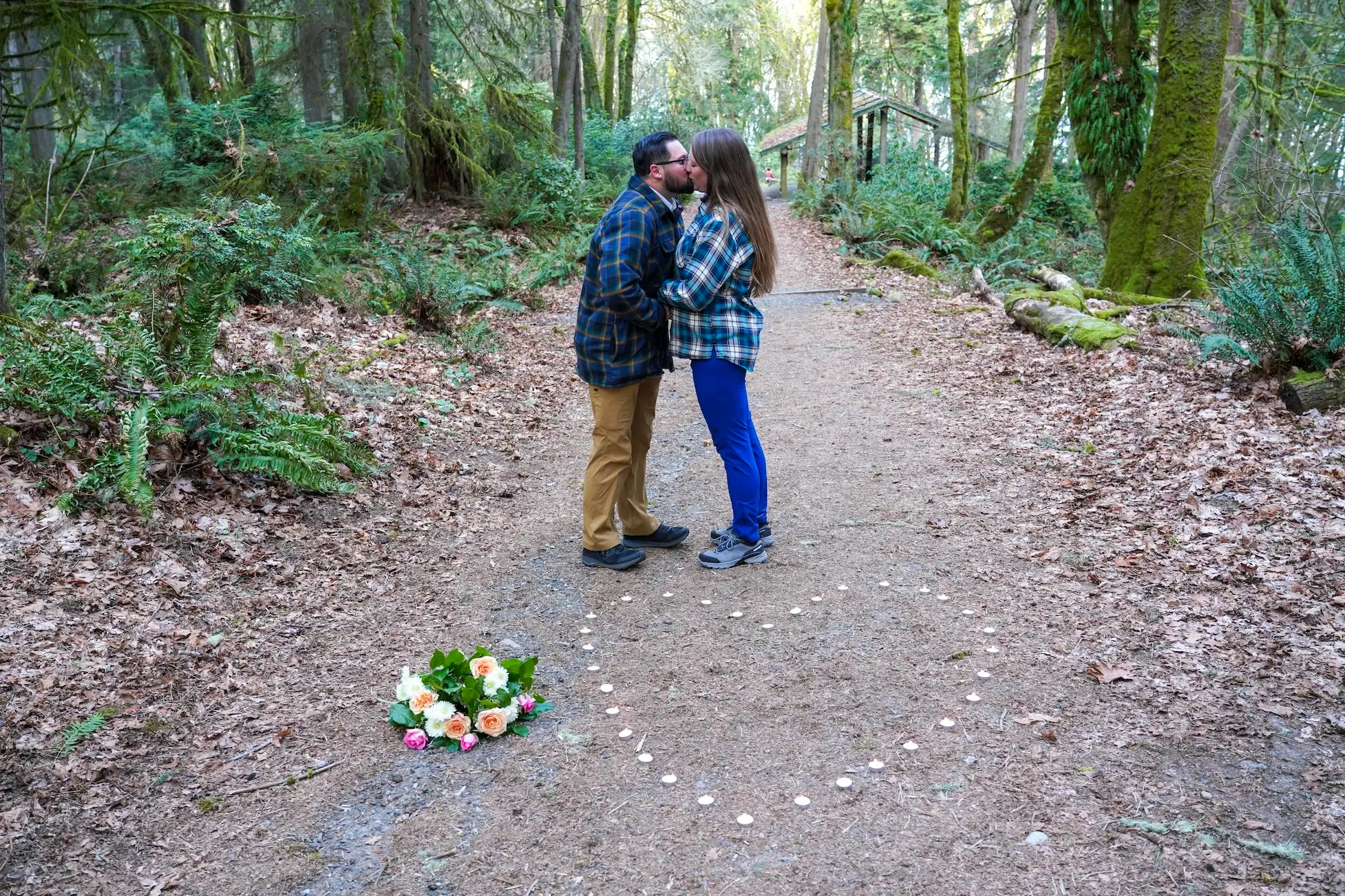 Paul and Annica kissing after the proposal